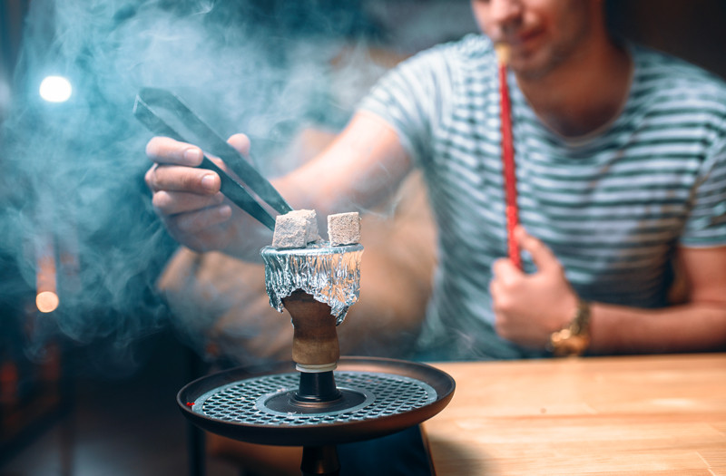 Chicha: quels sont les dangers de la fumée pour la santé?